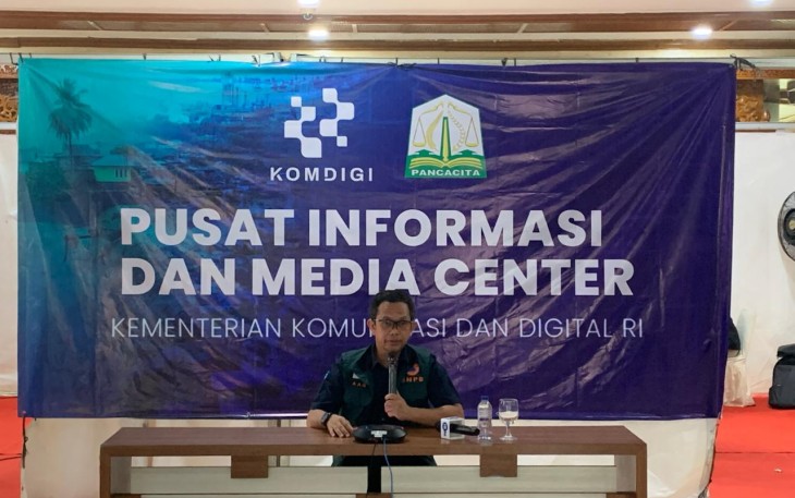  Kepala Pusat Data Informasi dan Komunikasi Kebencanaan Abdul Muhari, Ph.D saat konferensi pers update penanganan darurat bencana hidrometeorologi di Provinsi Aceh, Sumatra Utara, dan Sumatra Barat, pada Selasa (9/12) di Kantor Gubernur Aceh, Banda Aceh