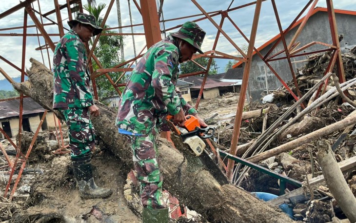 TNI AL Sebarkan Pasukan di Berbagai Titik Terdampak Banjir