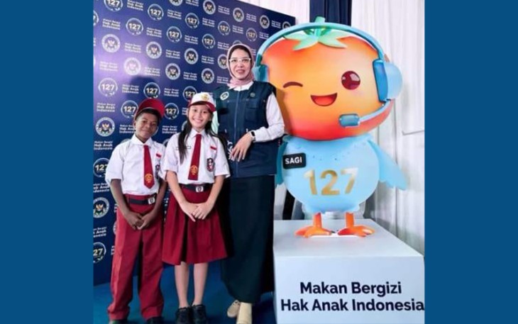 Kepala Biro Hukum dan Humas Badan Gizi Nasional (Karo Kummas BGN), Khairul Hidayati saat peluncuran Layanan Call Center 127 dengan maskot resminya SAGI, yang merupakan akronim dari Sentra Aduan Gizi Indonesia, Senin (17/11).