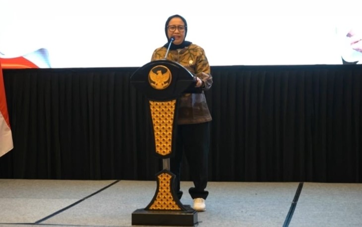 Wakil Kepala BGN bidang Komunikasi Publik dan Investigasi Nanik Sudaryati Deyang dalam pengarahannya di acara Sosialisasi dan Penguatan Tata Kelola MBG, Serta Pengawasan dan Pemantauan SPPG, di Ballroom Aston Inn, Lumajang, Sabtu, (13/12).