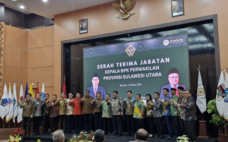 Foto bersama pada acara pisah sambut kepala BPK RI perwakilan provinsi Sulawesi Utara
