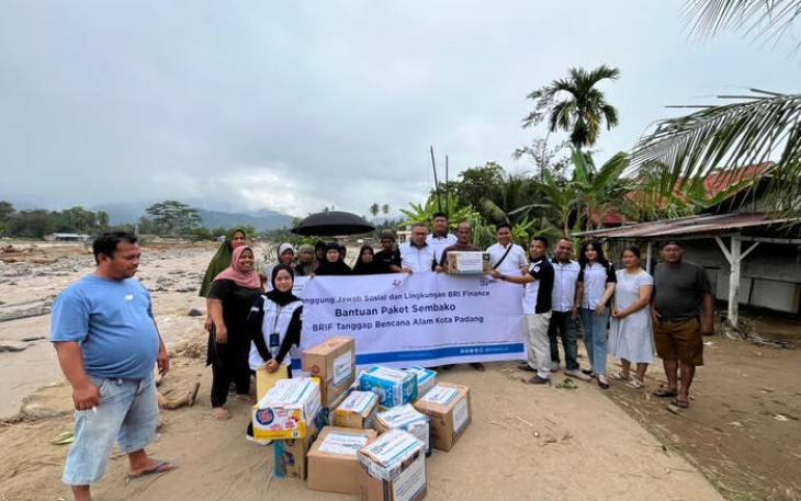 BRI Finance Salurkan Bantuan Bagi Warga Terdampak di Kota Medan dan Padang