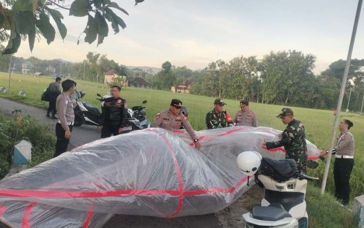 Babinsa Kodim Ponorogo Ikut Temukan Balon dan Petasan 