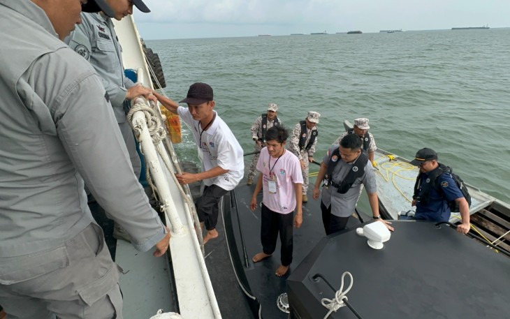 Bakamla RI saat Jemput 3 ABK yang Ditangkap Malaysia