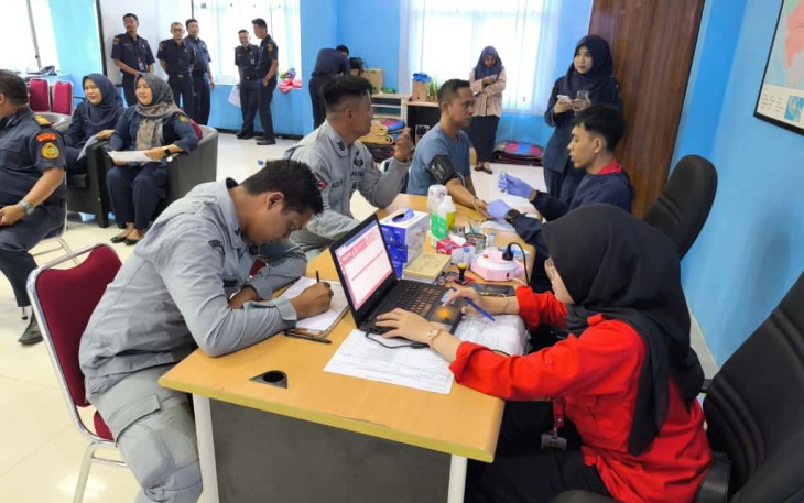 Bakamla RI saat Ikut Donor Darah di HUT Ke-26 KKP