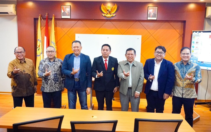 Bamsoet saat menjadi penguji dalam ujian sidang tertutup mahasiswa Program Pascasarjana Doktor Hukum Universitas Borobudur Achmad Taufan Soedirdjo di Universitas Borobudur, Jakarta, Selasa (22725).