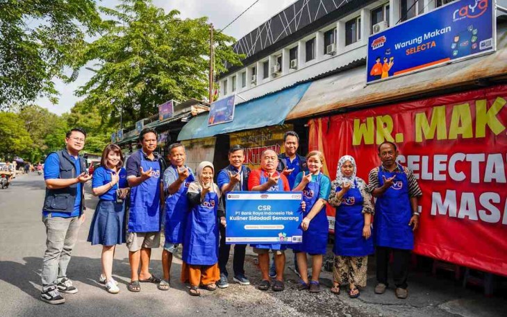 Bank Raya Berikan Dukungan Prasarana untuk Pedagang Kaki Lima Sidodadi Semarang