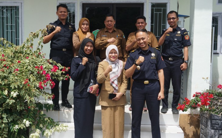 Pertemuan berlangsung di Kantor Disperindagkop-UKM Aceh Jaya, Selasa (12/8).