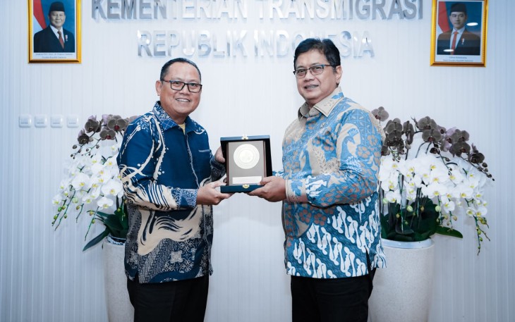 Wakil Menteri Transmigrasi Viva Yoga Mauladi saat menerima kunjungan kerja Bupati Gorontalo Utara Thariq Modanggu.