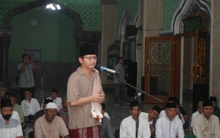 Bupati Trenggalek, Mochamad Nur Arifin, saat menghadiri kegiatan Gema Takbir menyambut Hari Raya Idul Adha 1446 H, di Masjid Baiturrahman, Kamis (562025).