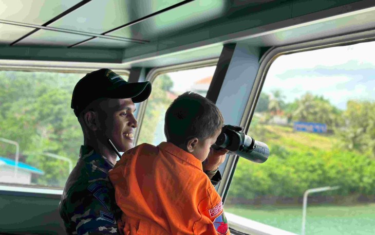 Anak TK Paud Angkasa di KRI TWD-526