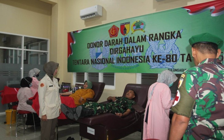 Donor darah prajurit Kodim 0807 Tulungagung 