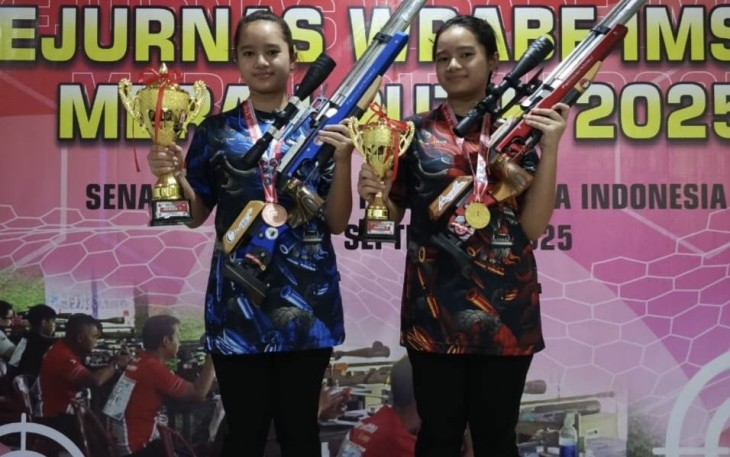 Aurellia dan Clarisa atlet menembak Kota Depok raih medali emas di Kejurnas WRABF IMSSU Merah Putih 2025, Jakarta, Minggu (21/9)