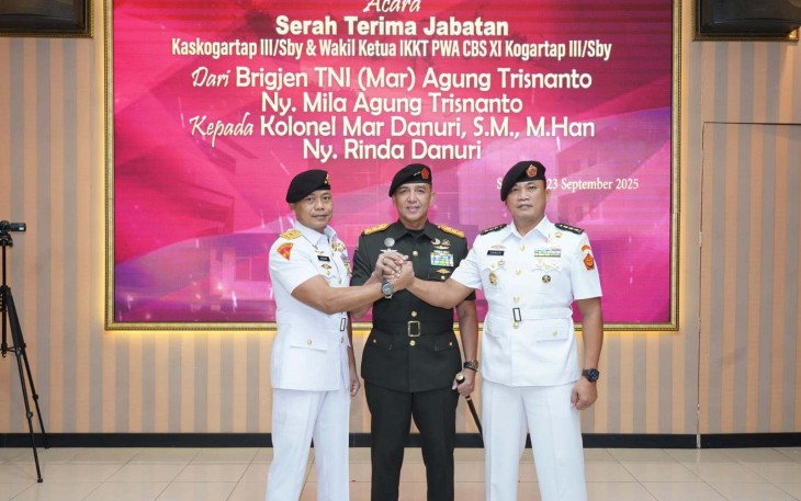 Mayjen TNI Rudy Saladin foto bersama usai pelantikan Kaskogartap III/Surabaya, Selasa (23/9)