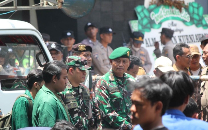 Pengamanan aksi demo di Gedung DPRD Kabupaten Trenggalek 