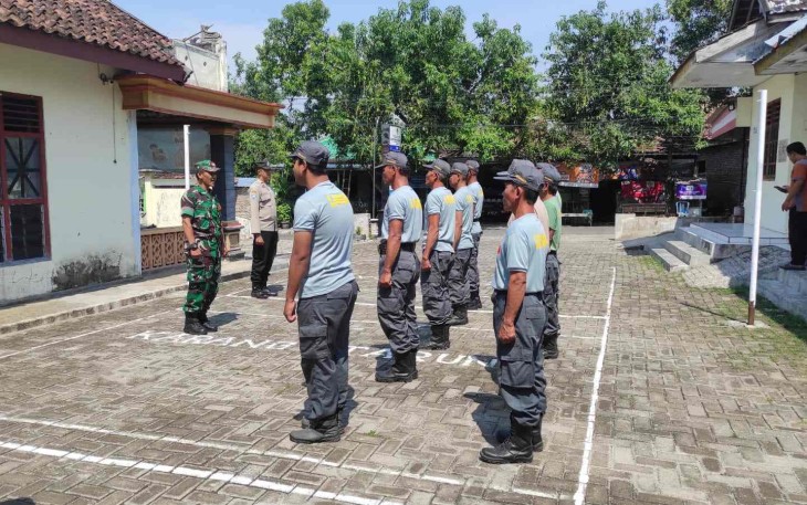 Latih satlinmas wilayah desa binaan 