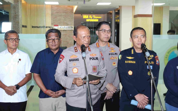 Kapolda Jatim Irjen Pol Nanang Avianto saat memberikan keterangan pers di Surabaya, Rabu (8/10)