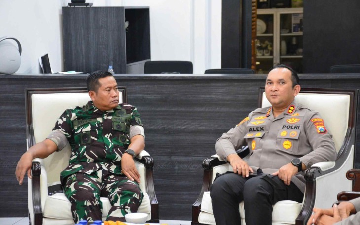 Danrem 083/Bdj Kolonel Inf Kohir bersama Kapolres Lumajang AKBP Alex Sandi Siregar di Mapolres Lumajang, Senin (13/10)