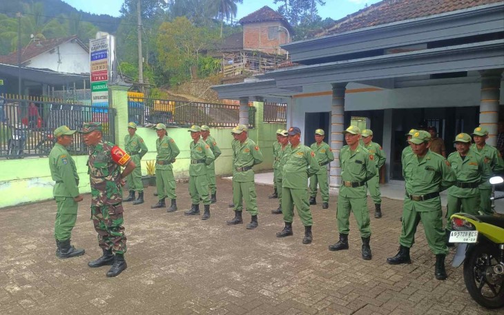 Latih linmas wilayah desa binaan 