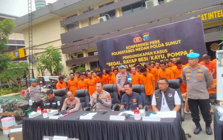 Kapolrestabes Medan Kombes Pol Jean Calvijn Simanjuntak memberikan konferensi pers, Sabtu (25/10)
