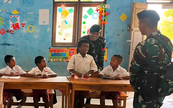 Satgas Pamtas Yonarmed 12 Kostrad berikan wawasan kebangsaan siswa