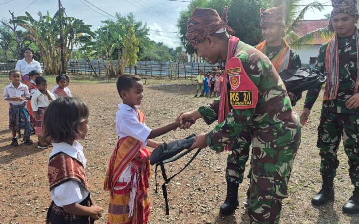 Satgas Yonarhanud 2 Kostrad peduli pendidikan 