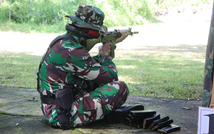 Latihan menembak prajurit Kodim 0807/Tulungagung 