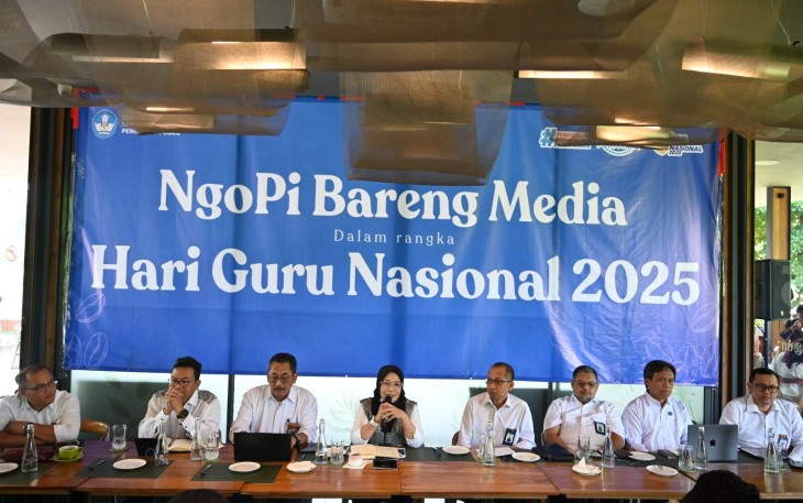 Dirjen GTKPG Kemendikdasmen, Nunuk Suryani saat memberikan keterangan pers 