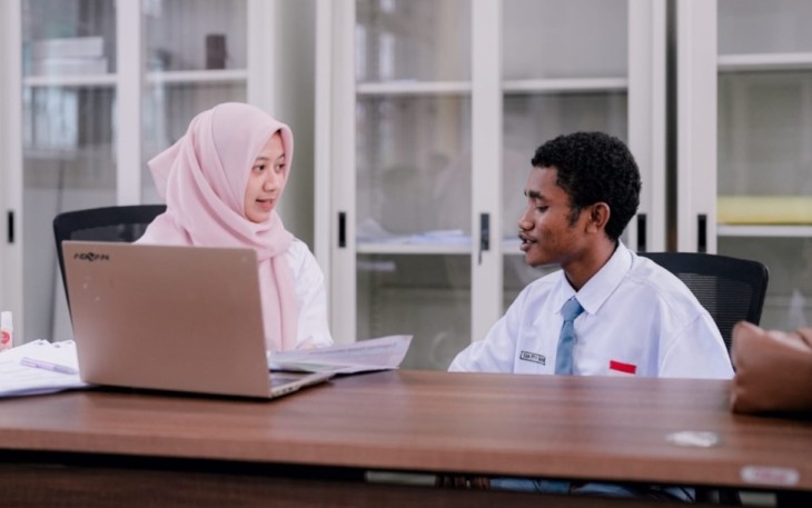 Ibu Noreka guru Sekolah Rakyat Menengah Atas 29 Kota Jayapura 