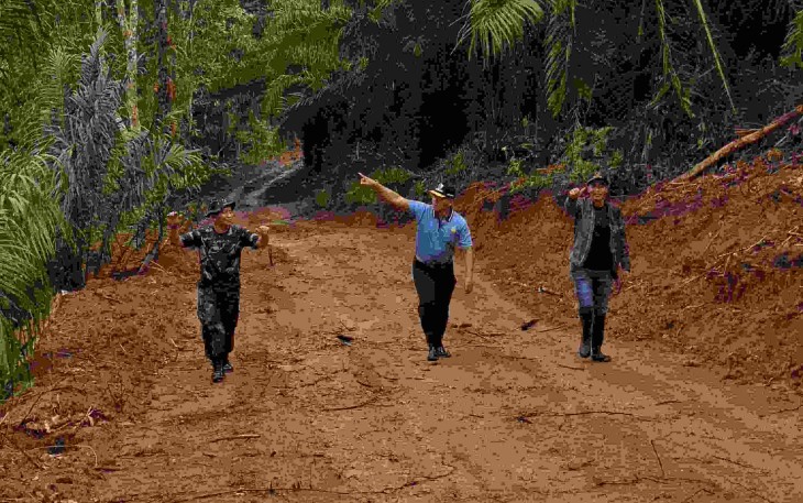 Danlanud Supadio Marsekal Pertama TNI Sidik Setiyono (tengah) meninjau lokasi TMMD, Minggu (28/12)