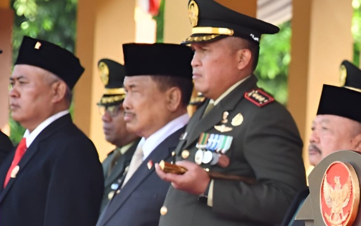 Danrem 081/DSJ saat mengikuti upacara peringatan HUT ke-80 Kemerdekaan Republik Indonesia di Alun-Alun Kabupaten Madiun, Minggu (17/8/2025).