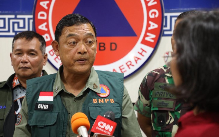 Deputi Bidang Penanganan Darurat BNPB, Mayjen TNI Budi Irawan memberikan arahan dan keterangan pers usai Rapat Koordinasi Penanganan Darurat Banjir Kota Semarang-Jawa Tengah, di Kantor BPBD Provinsi Jawa Tengah, Kota Semarang, Kamis (30/10).