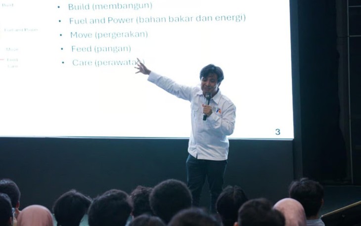 Dosen Fakultas Teknik Pertambangan dan Perminyakan ITB, Imam Santoso menyampaikan materi dalam Sosialisasi MediaMIND di ITB Bandung