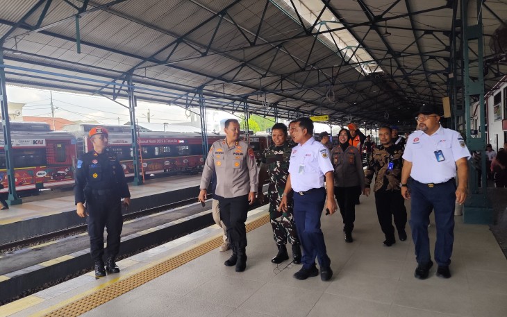 Forkopimda Kota Madiun saat Cek Fasilitas Umum dan Stok Pangan Jelang Nataru 2025–2026