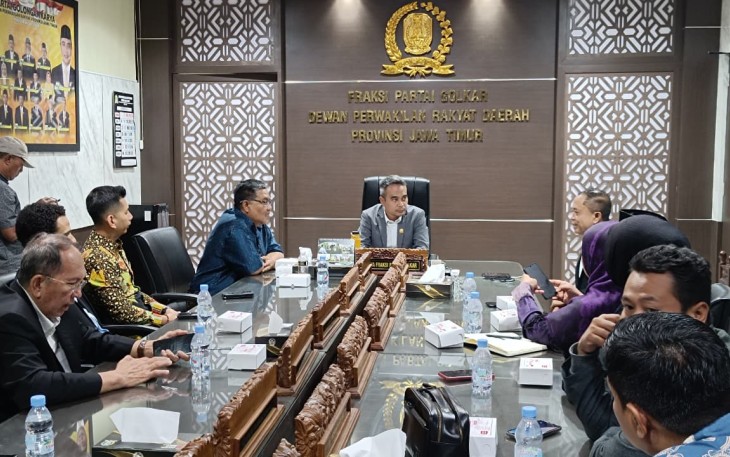 Pertemuan berlangsung di Ruang Fraksi Golkar DPRD Jatim, Surabaya, Rabu (10/9/2025).