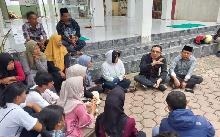 Wakil Ketua DPRD Jawa Timur, Deni Wicaksono saat langsung mendatangi SMAN 1 Kampak Trenggalek, Rabu (27/8/2025).
