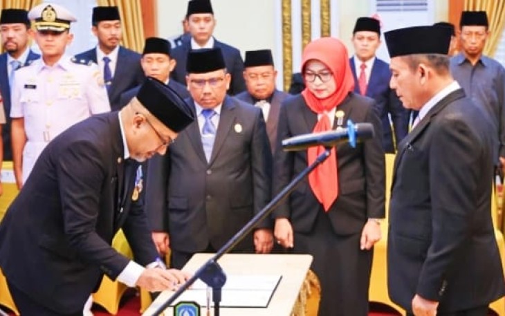 Prosesi pelantikan Luki Zaiman Prawira sebagai Pj Sekdaprov Kepri, di Gedung Daerah, Tanjungpinang, Rabu (5/11/2025).