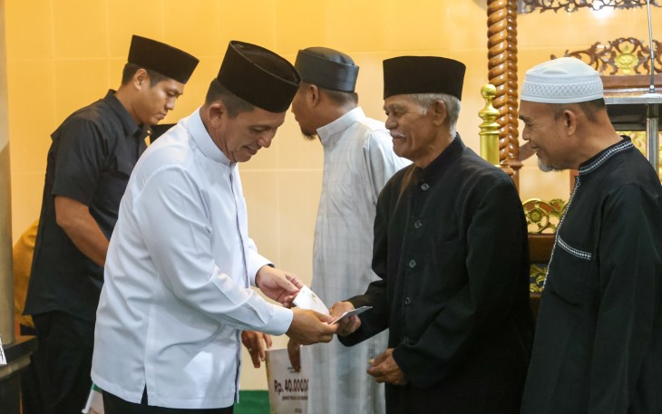 Gubernur Ansar saat Safari Ramadhan di Masjid Jami Al Muflihun
