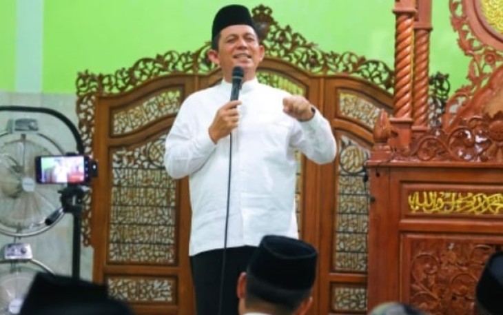 Gubernur Kepulauan Riau H. Ansar Ahmad saat Safari Ramadan di Masjid As Sahl, Kampung Wonosari, Tanjungpinang, pada malam ke-13 Ramadan, Rabu (12/3). 