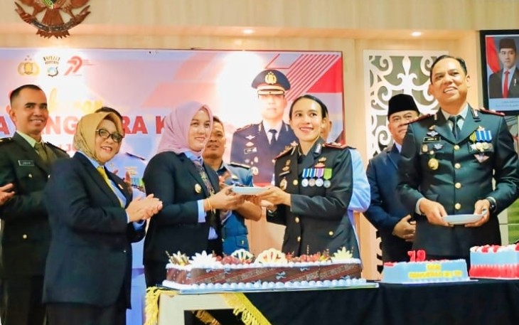Wakil Bupati Bintan, Deby Maryanti saat menghadiri Upacara dan Syukuran peringatan Hari Bhayangkara ke 79 di Halaman Mapolres Bintan, Selasa pagi (01/07).