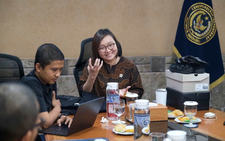 Wamenekraf Irene Umar saat melakukan dialog dengan tim Boleh Dicoba Digital (BDD) seputar pemanfaatan Artificial Intelligence (AI), Rabu (8/1/25)