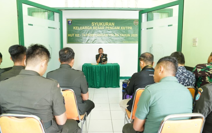Syukuran HUT ke-74 Penerangan TNI AD di Kodam XII/Tpr, Senin (13/1)