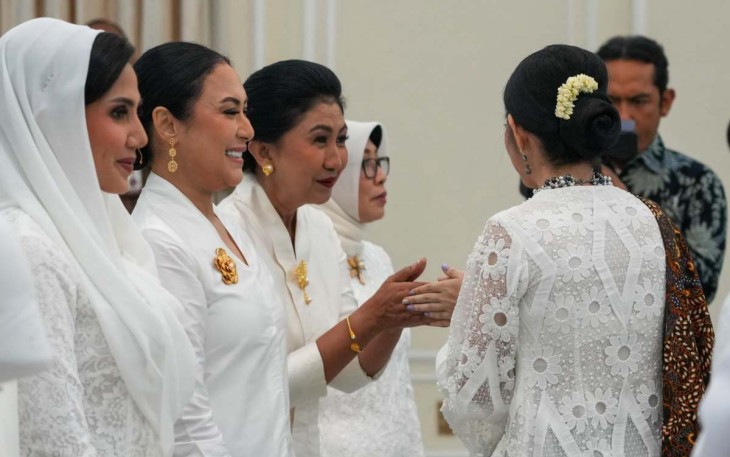 Dina Budi Arie saat pengukuhan di Gedung II Istana Wakil Presiden RI di Jakarta, Senin (13/1)