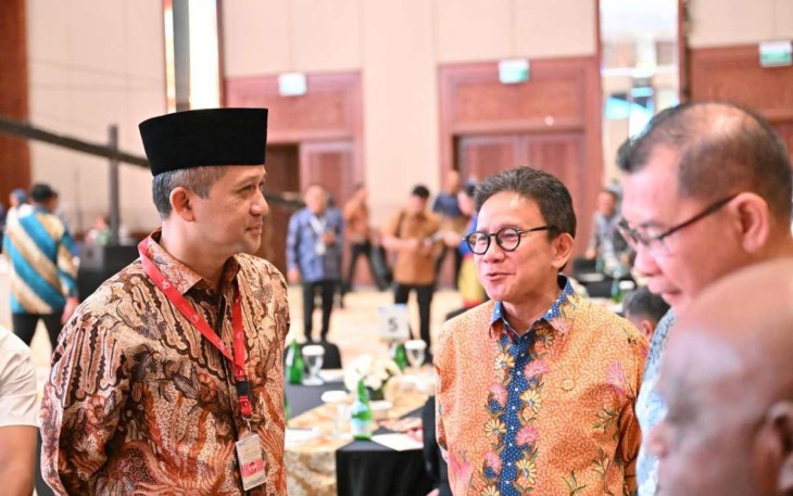 Mentrans M Iftitah Sulaiman (kiri) saat menghadiri pertemuan PTIJK 2025 di Jakarta, Selasa (11/2)