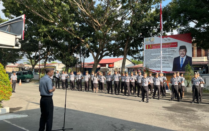 Pemberian Penghargaan Kepada Pegawai Berprestasi di Rutan Kelas 1 Medan