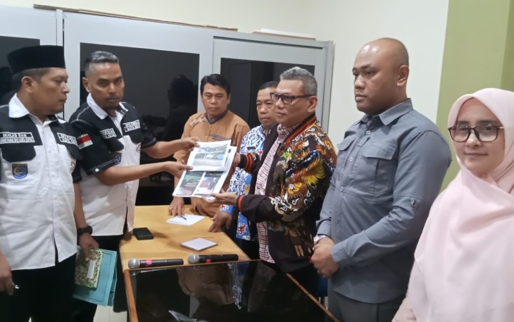 Wakil Ketua II Bidang Hukum dan Perundangan Undangan, Guntur Saputra SH saat beraudiensi dengan Satpol PP di Depok, Jum'at (7/3)
