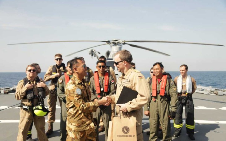 Latihan helikopter operation dengan kapal perang Jerman