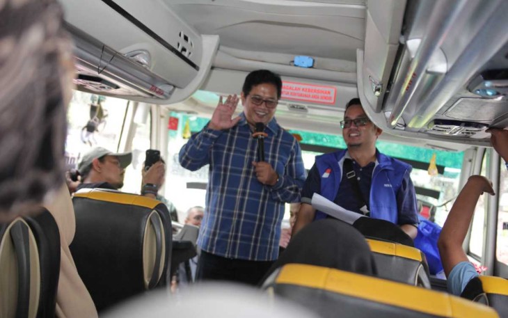 Wamentrans Viva Yoga saat berdialog dengan pemudik, Kamis (27/3)