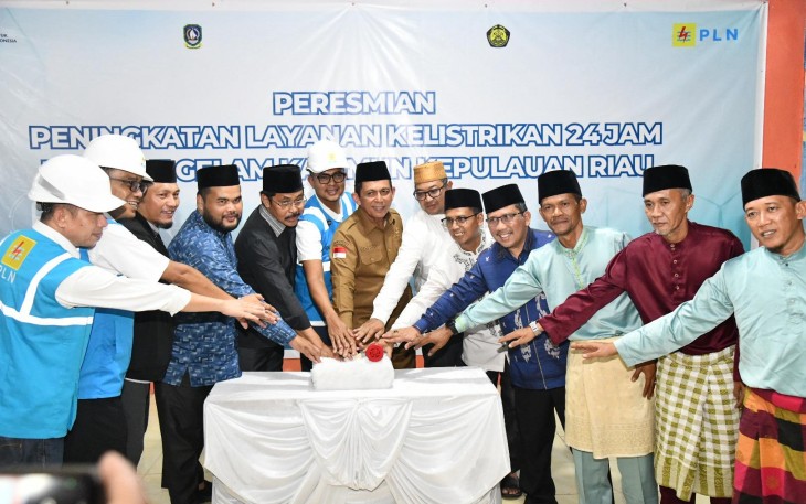 Gubernur Ansar Resmikan Listrik 24 Jam untuk Pulau Parit Karimun