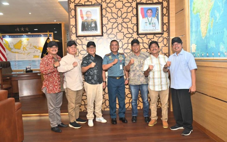 PWI Jaya foto bersama Pangkoarmada RI